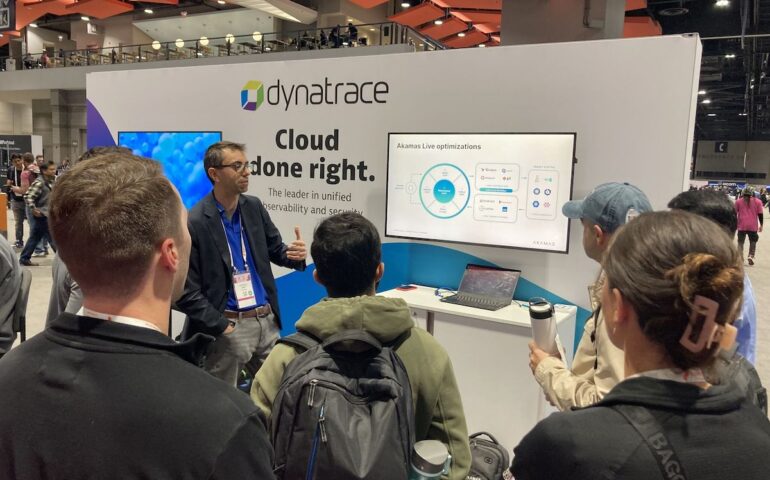 Stefano Doni talking at the Dynatrace booth at Kubecon 2023